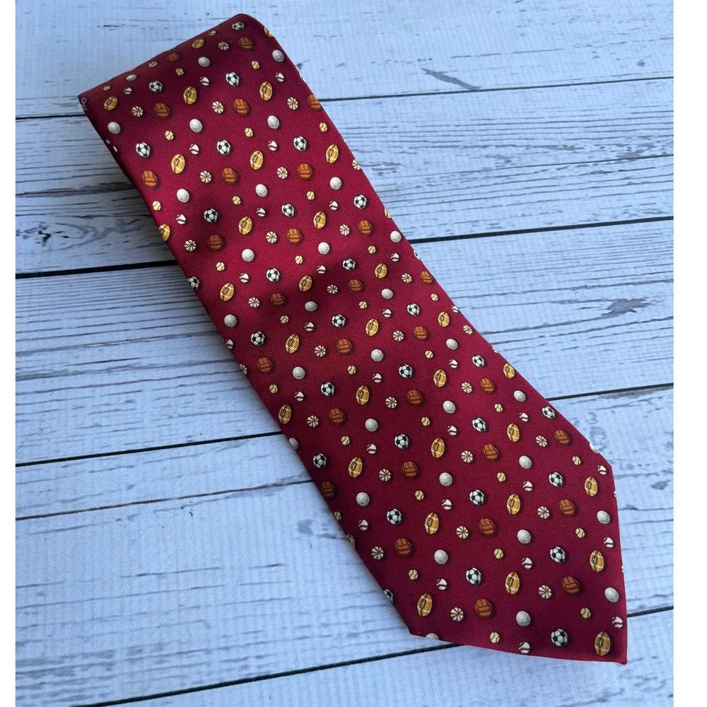 Salvatore Ferragamo Mens Red 100% Silk Sports Designer Neck Tie Italy Ivy League